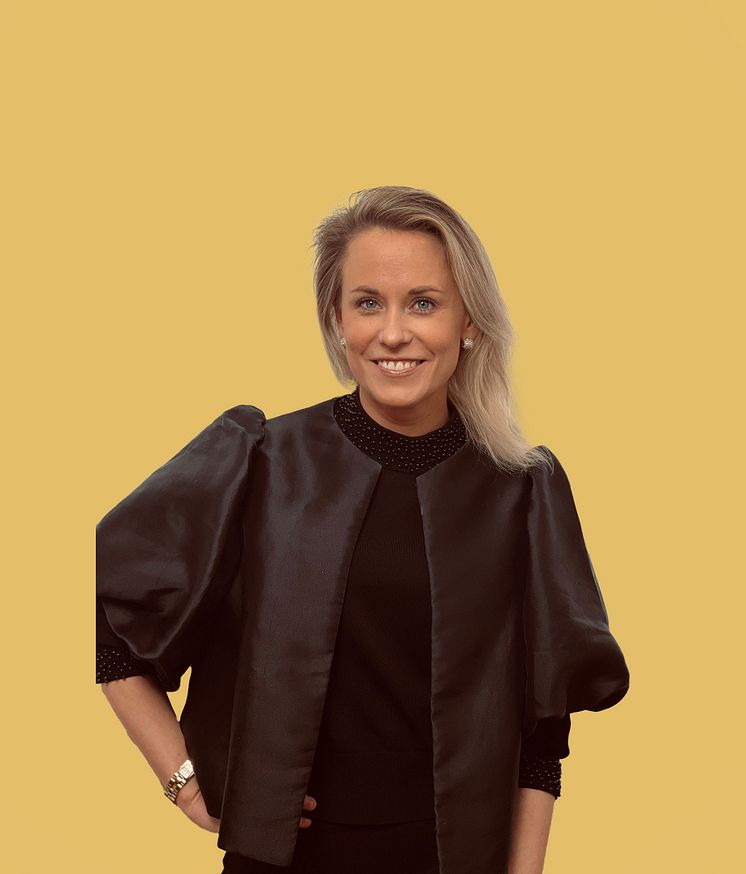 Mathilde---gul-bakgrund