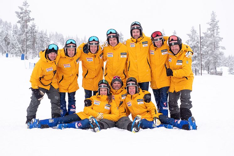 Skicross-landslaget säsongen 2019/2020 med ledare