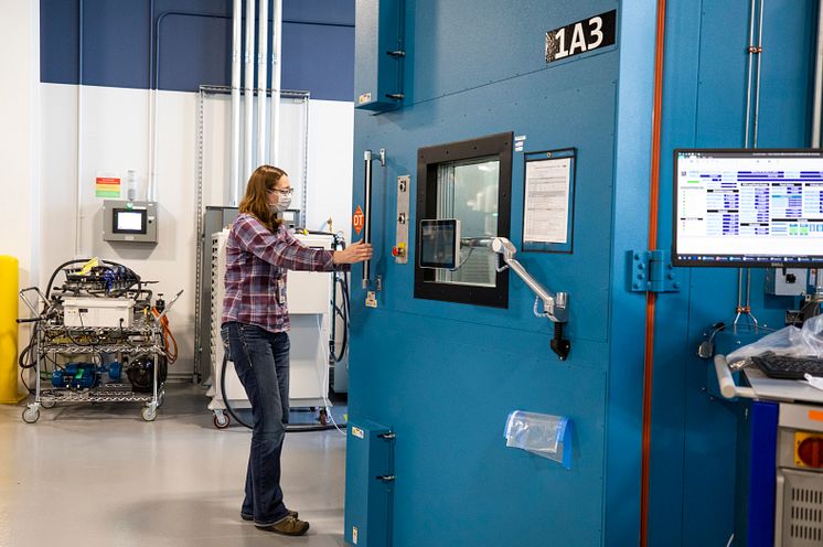 Battery Benchmarking and Test Laboratory i Allen Park, Michigan