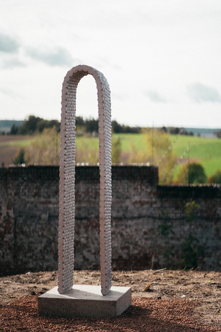 PurplePath_ Bogen_Leunora Salihu in der Gedenkstätte Hoheneck _ Stollberg _Werk_Foto_ Ernesto Uhlmann (2).jpg