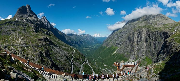 Trollstigen viewpoint - Troll Ladder - Photo -Øyvind Heen - VisitNorway.com