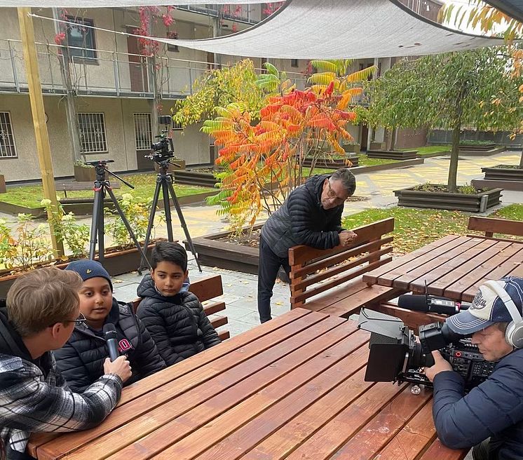 Från inspelning inslag om barngruppen Tigrarna till programmet Trygg barndom med bla Botkyrkabyggens Alvaro Fuentes