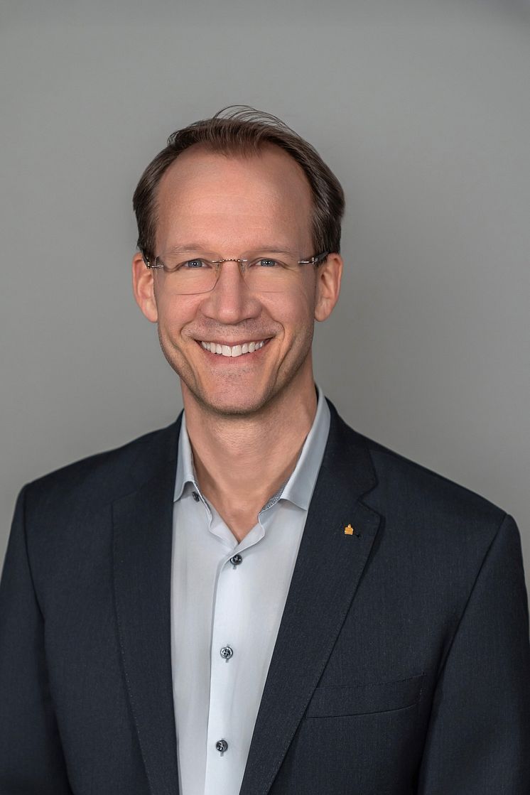Sebastian Sippel Portrait.jpg