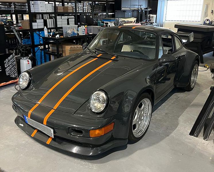 Refurbish Porsche 964 EV