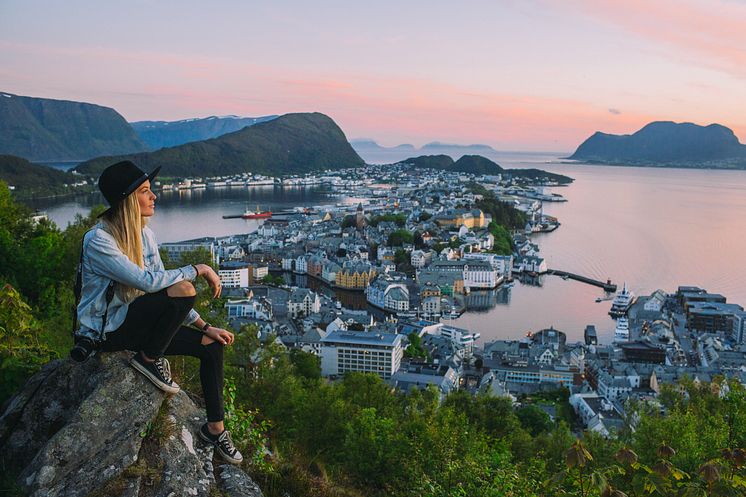 Aksla viewpoint Ålesund - Samuel Taipale - VisitNorway.com