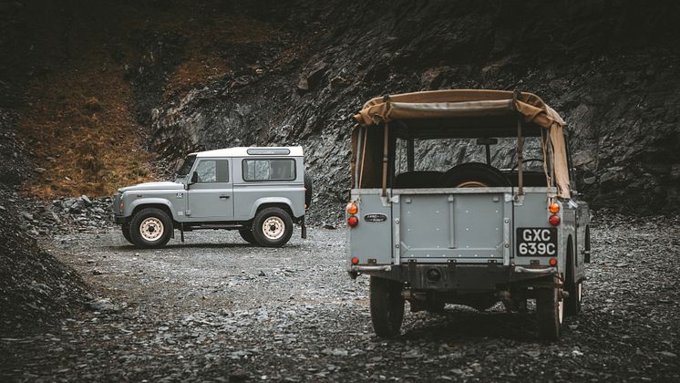 LAND ROVER CLASSIC DEFENDER WORKS V8 ISLAY EDITION 18