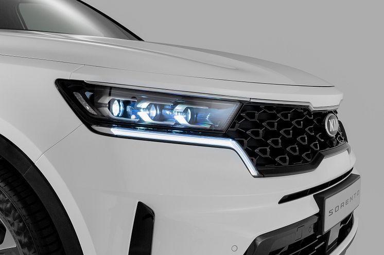 Kia Sorento_Front grille with headlights - Copy