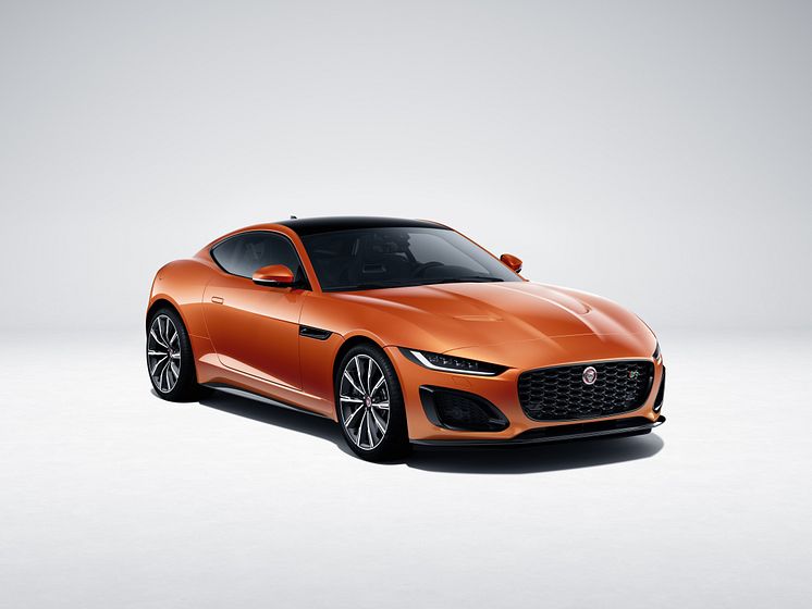 Jag_F-TYPE_22MY_R_Coupe_Exterior_120421_001