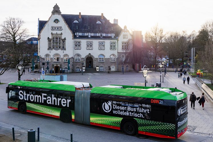 13_Stromfahrer-Bus vor dem Rathaus in Aplerbeck.jpg
