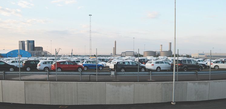 Halmstad Hamn miljösatsar med LED mastbelysning på biluppställningsyta