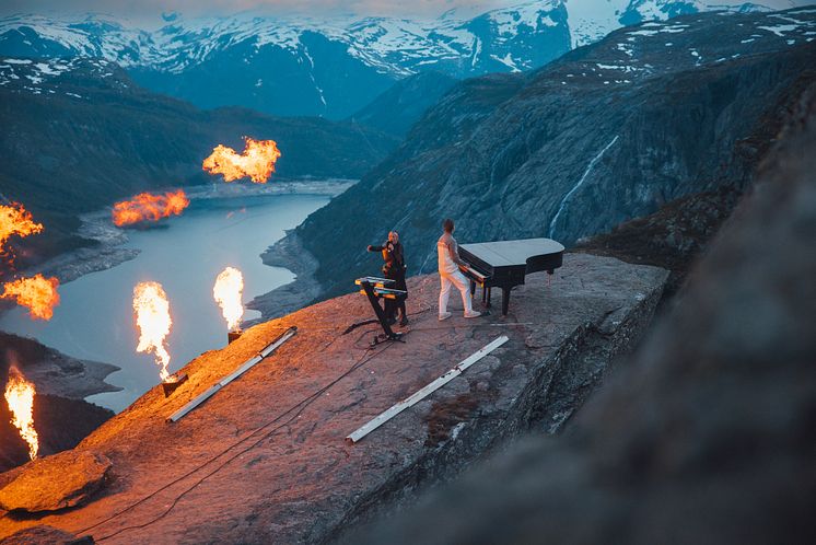 KYGO performance on Trolltunga