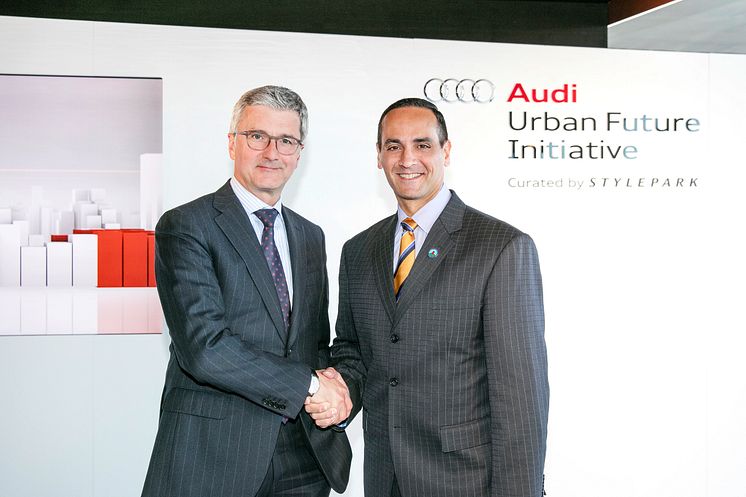 Audi brings automated parking to the Boston area - Audi CEO Rupert Stadler and Joseph A. Curtatone, Mayor of Somerville, sign a Memorandum of Understanding