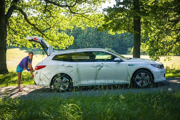 Kia får ny samarbetspartner i Emelie Forsberg_Optima Sportswagon Plug-in Hybrid