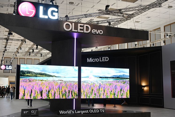 LG-booth_97-OLED