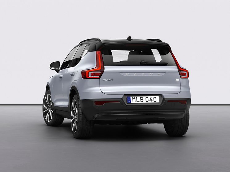 Volvo XC40 Recharge P8 AWD i Glacier Silver