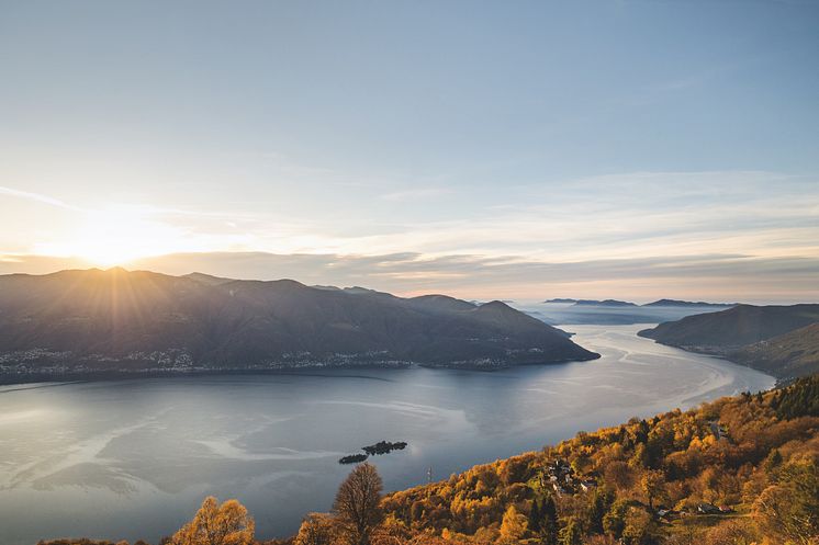 Tessin Lago Maggiore: Blick auf die Brissago Inseln im Lago Maggiore