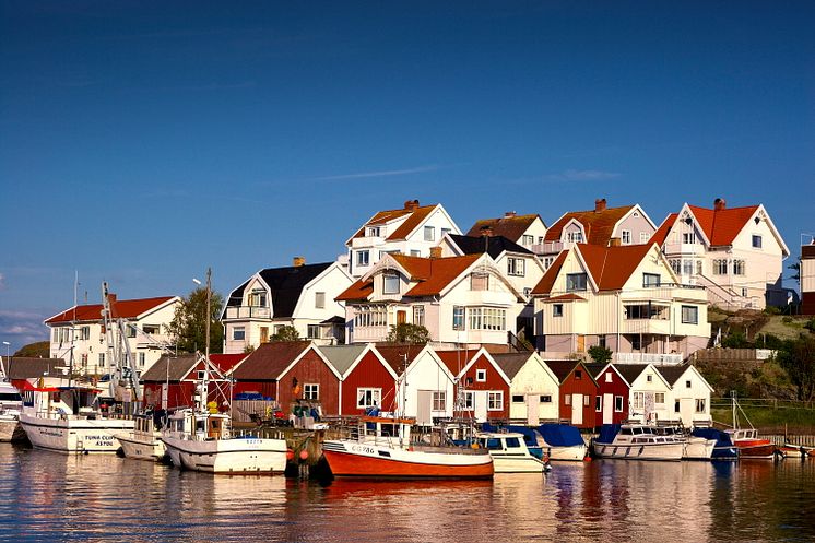 Houses and fishing shacks at the water - Photo Jonas Ingman