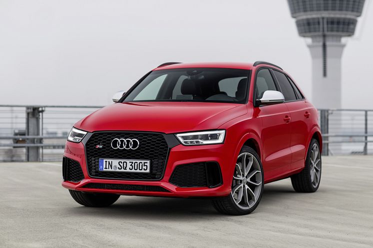 Audi RS Q3 i Misano Red front