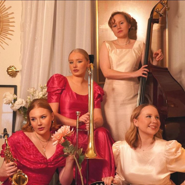 Carling Sisters.jpg