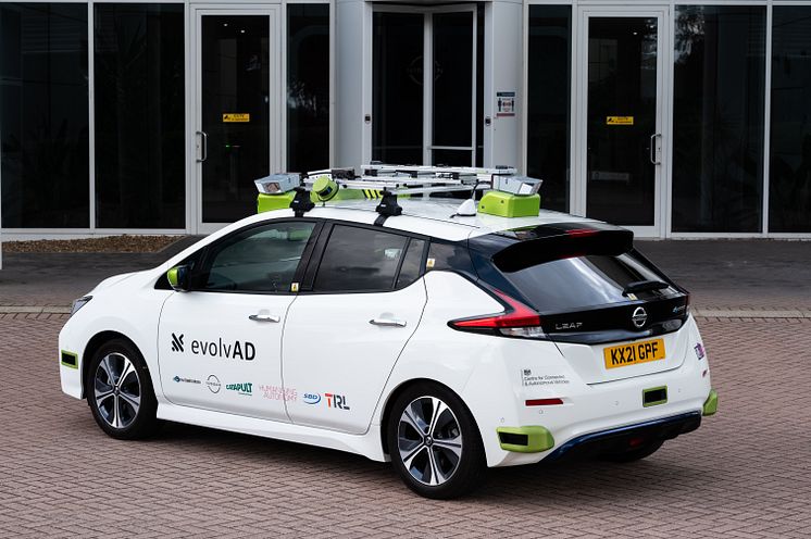 12 evolvAD Nissan LEAF test vehicle_NTCE
