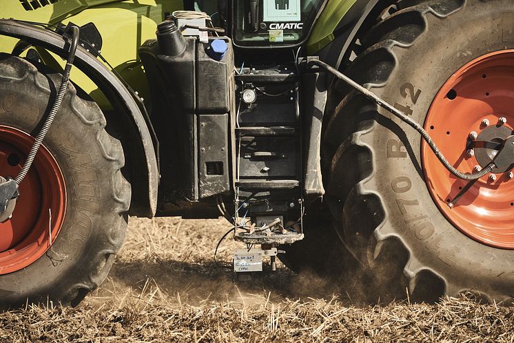 DLG Test Tractors with CEMOS