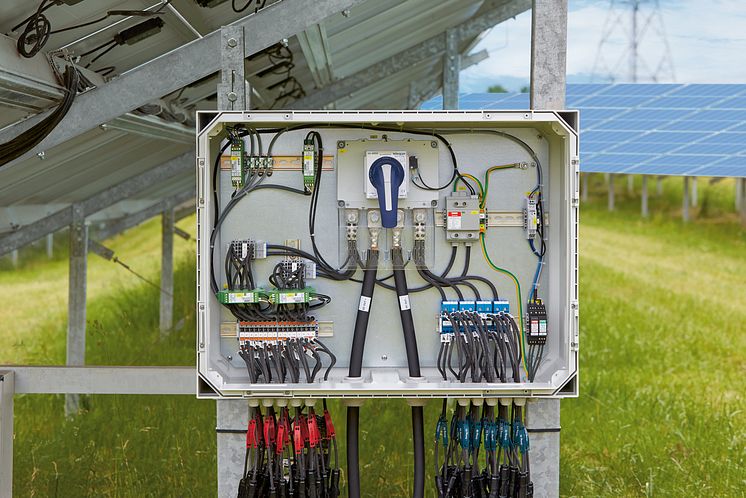 CIS - PR4868GB - Two new solutions for string combiners - (06-16) Intersolar