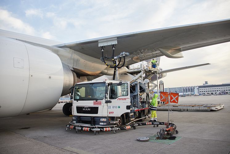 Fueling LH8404