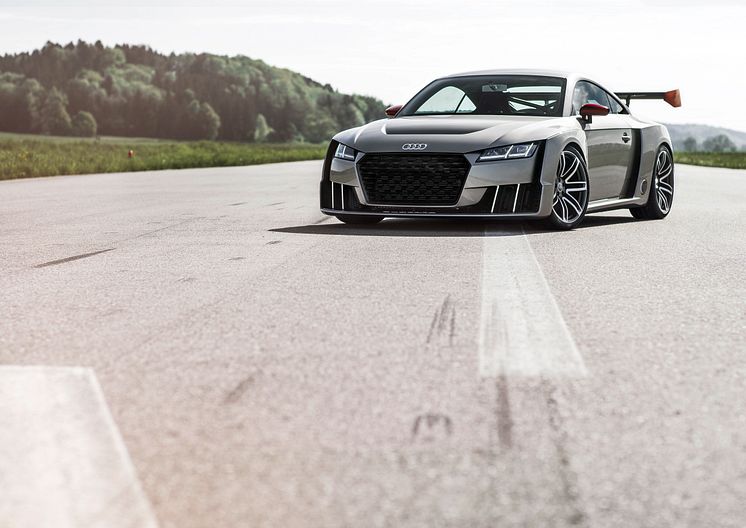 Audi TT clubsport turbo grey front left side