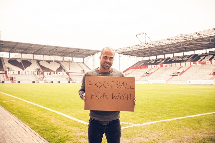 David Odonokor im Millerntor Stadion für Viva con Agua