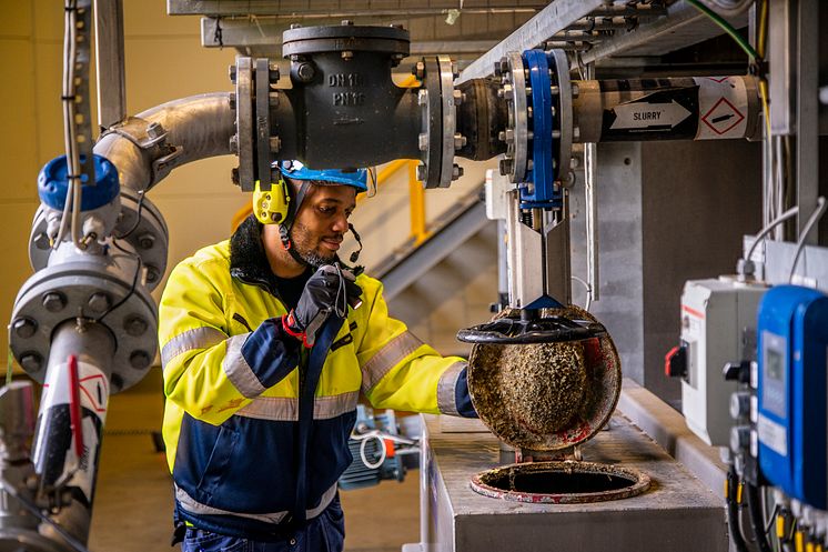 Mat- och livsmedelsavfall blir till slurry på förbehandlingsanläggningen.
