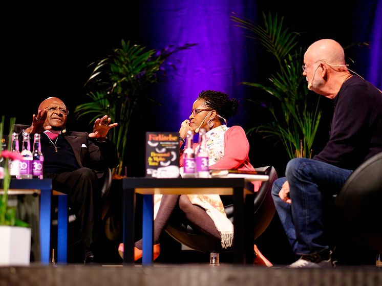 Desmond Tutu, Mpho Tutu och K G Hammar i samtal under Bokmässan 2014