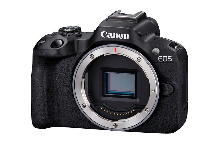 02_EOS R50_Black_FrontSlantLeft