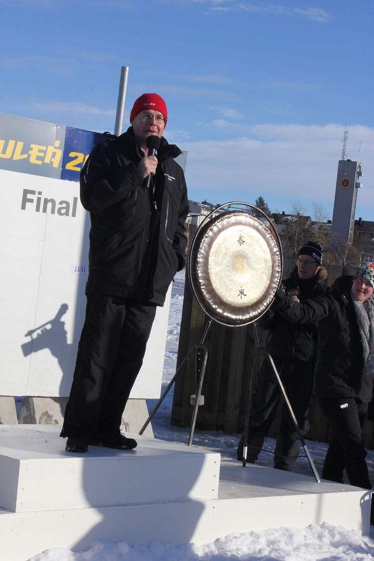 Blåsigt när årets upplaga av SM i Yukigassen invigdes