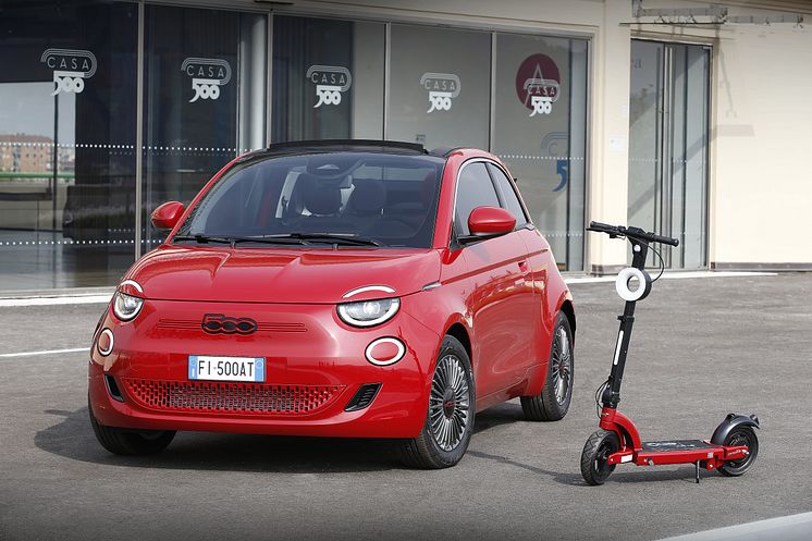 06_New Fiat 500e (RED)