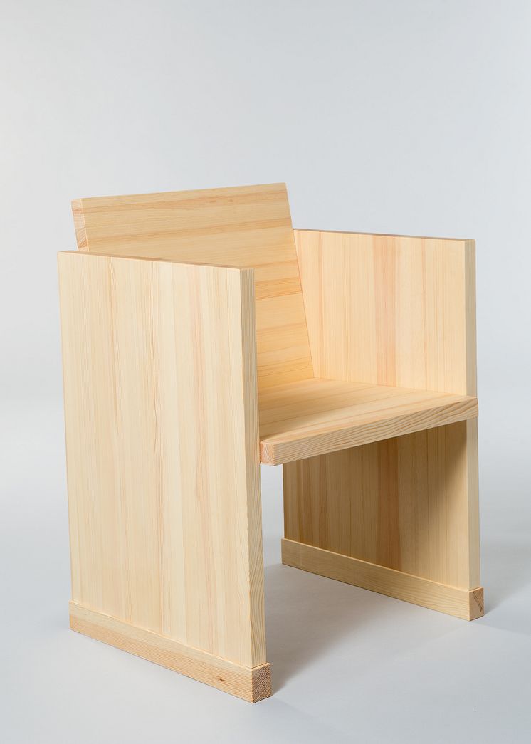 "Meden", stol formgiven exklusivt för Nordiska museet av Halleroed  och producerad av Tre sekel möbelsnickeri. Foto: Karolina Kristensson, Nordiska museet
