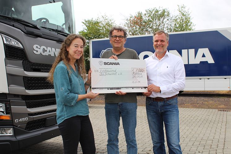 Scania Mitarbeiter spenden für Koblenzer Verein Die Schachtel
