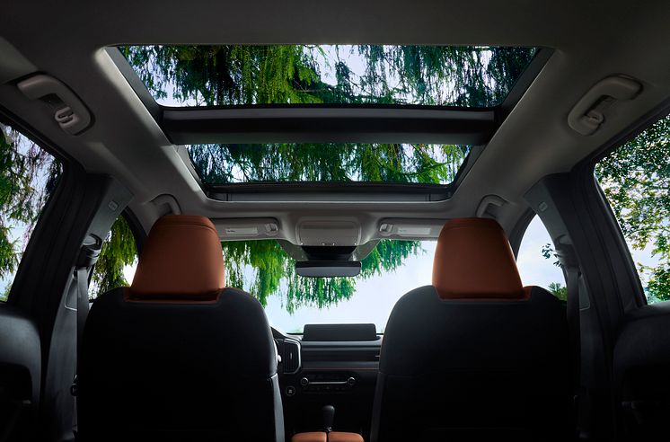 Mazda CX-50_21_Interior Panoramic Moonroof.jpg