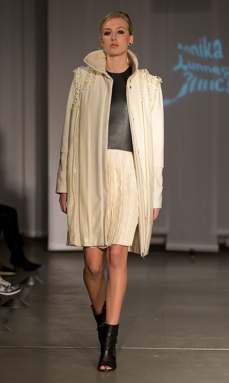 Annika Lunneskog - Faraway, So Close