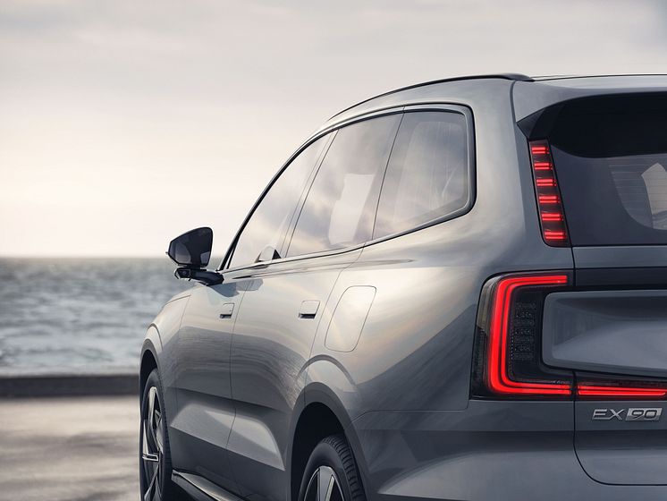 Volvo_EX90