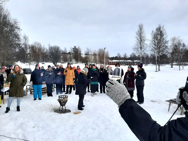 Skål i alkoholfritt bubbel