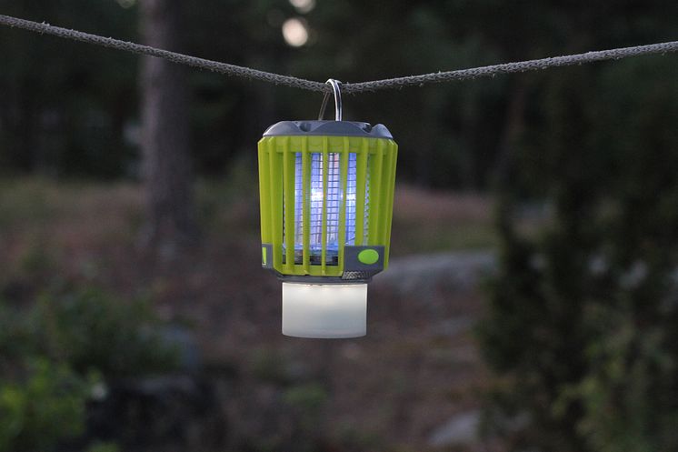 Myggfälla med campinglampa