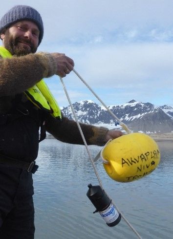 acoustic receivers released to the fjord.jpg