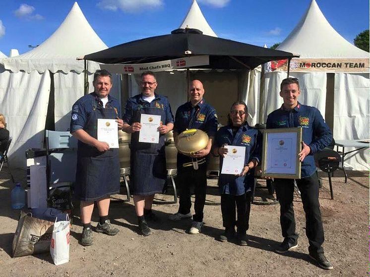 Grillholdet "Mad Chefs BBQ" ses her for to uger siden til VM i Grill i Gøteborg