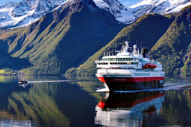 Hjorundfjord-MS Nordnorge- Photo_Fabrice_Milochau Hurtigruten Norway