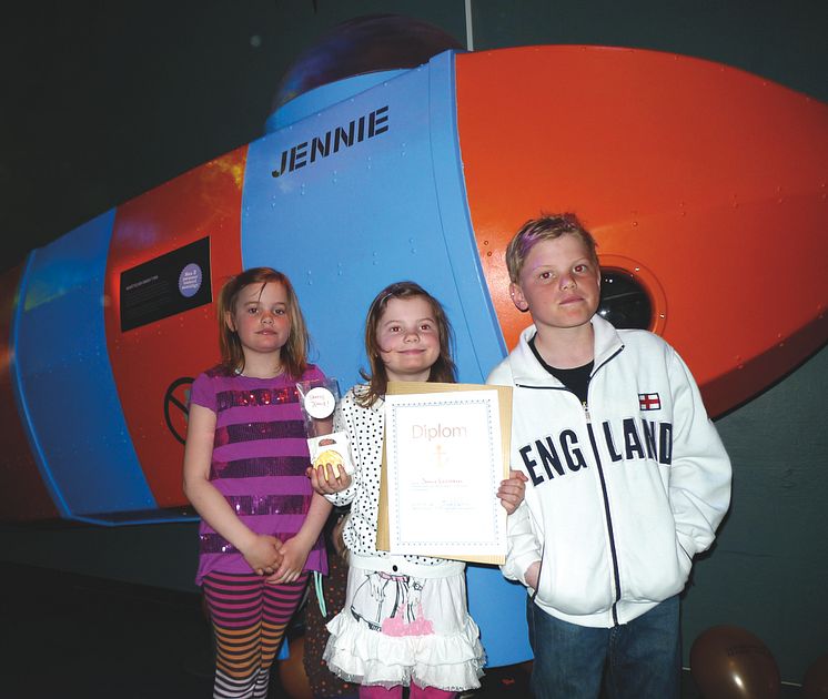 Jennie Engström med syskon Frida och Oliver