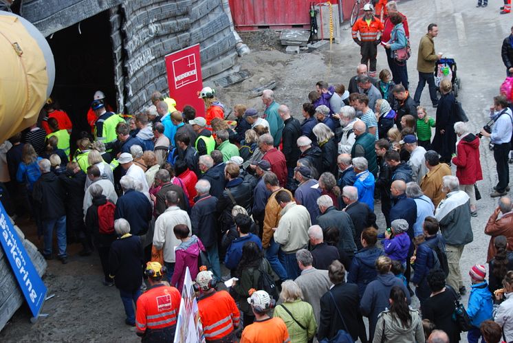 Omkring 800 personer besökte "öppet bergrum" i Stigberget på tisdagen.