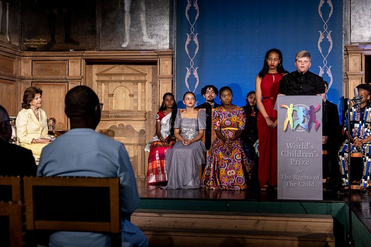 Arvikabarn håller tal på 2022 års World's Children's Prize-ceremoni