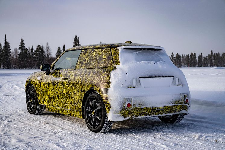 Neste generasjon elektriske MINI testes på nordisk is og snø