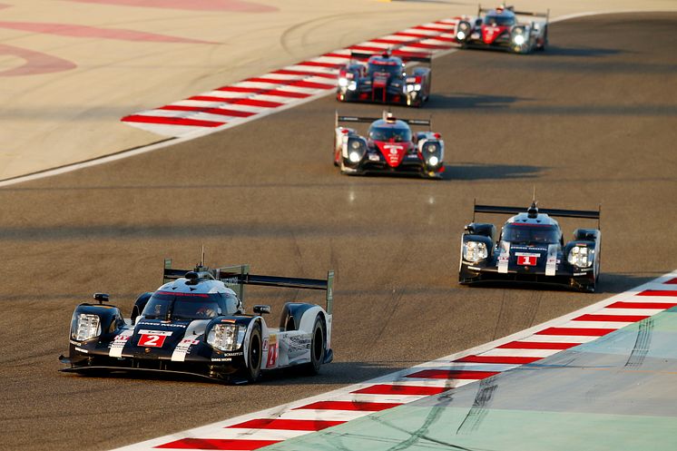 Porsche 919 Hybrid, Porsche Team 2: Romain Dumas, Neel Jani, Marc Lieb; Porsche Team 1: Timo Bernhard, Brendon Hartley, Mark Webber