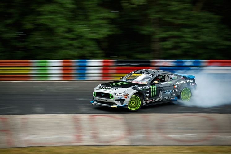 Ford Mustang RTR Nürburgring drift